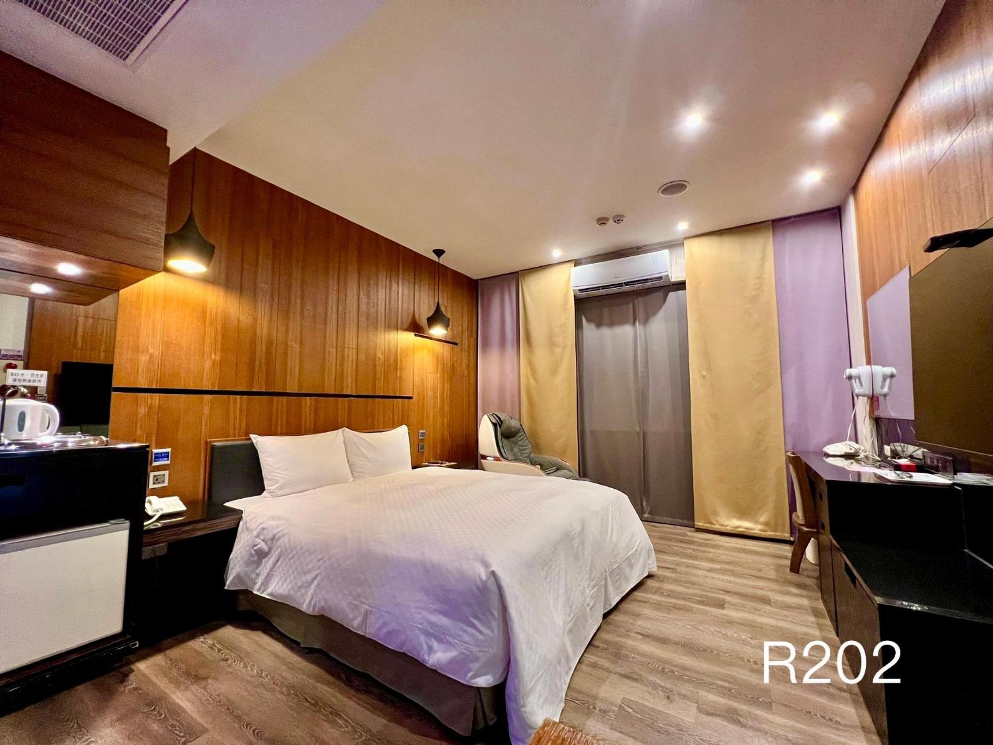 Catwalk Motel -Tainan Exterior photo