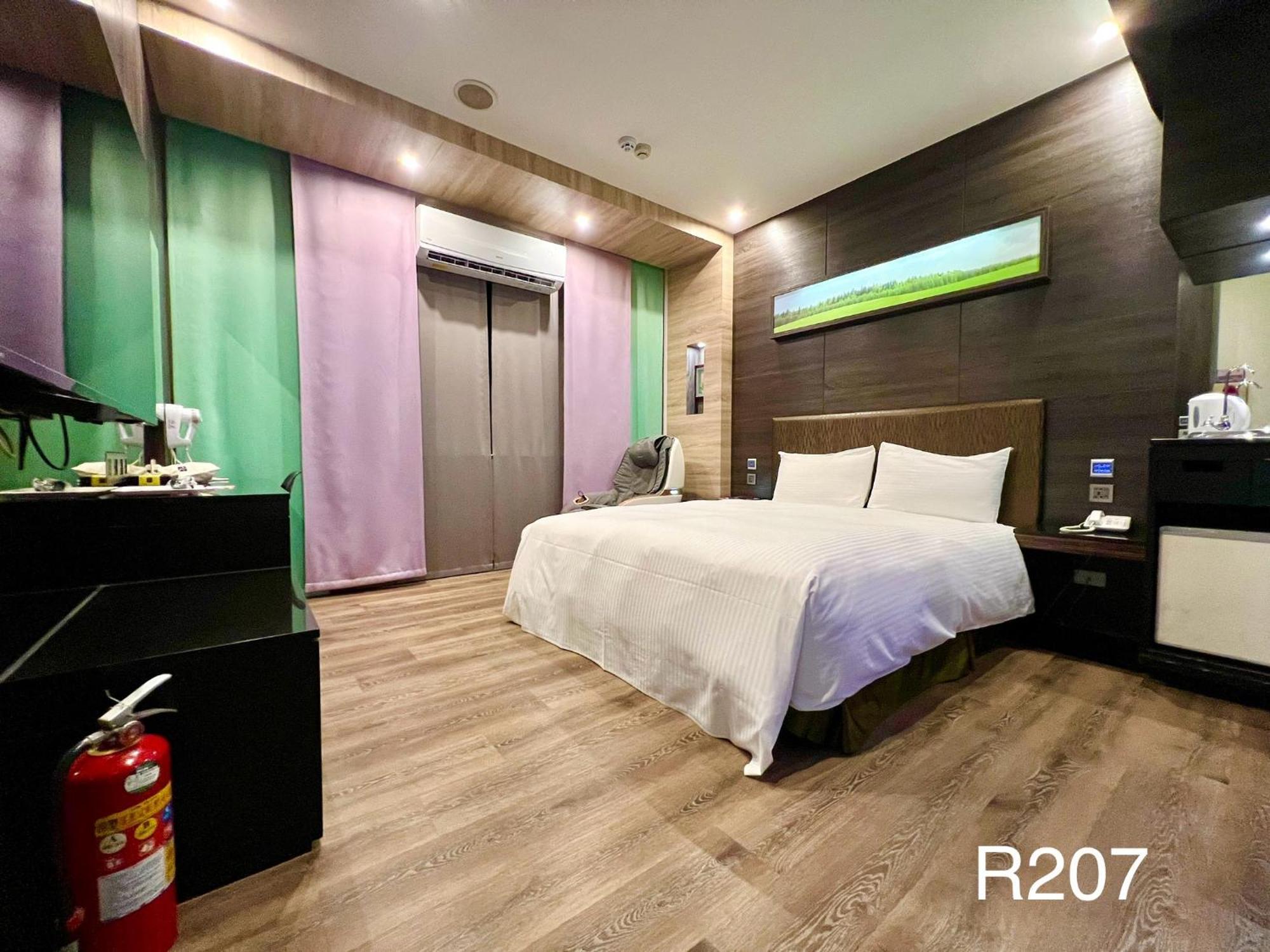 Catwalk Motel -Tainan Exterior photo