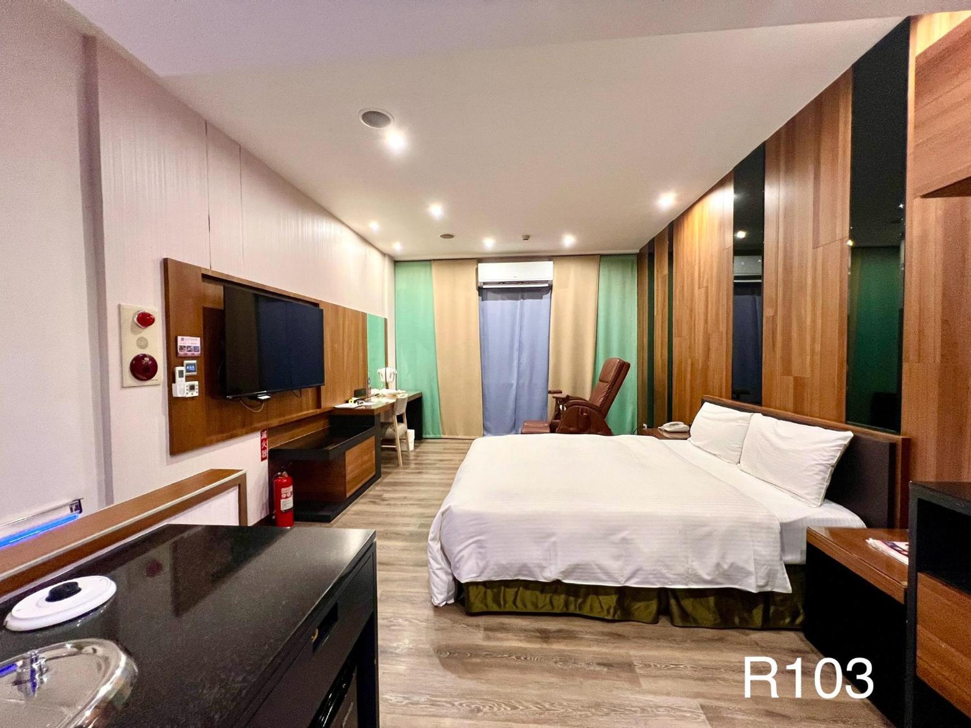 Catwalk Motel -Tainan Exterior photo