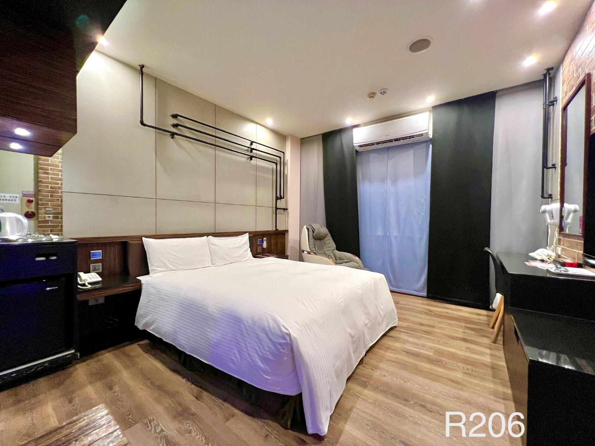 Catwalk Motel -Tainan Exterior photo