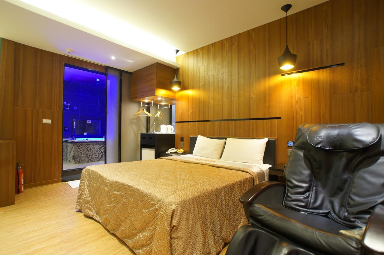 Catwalk Motel -Tainan Exterior photo